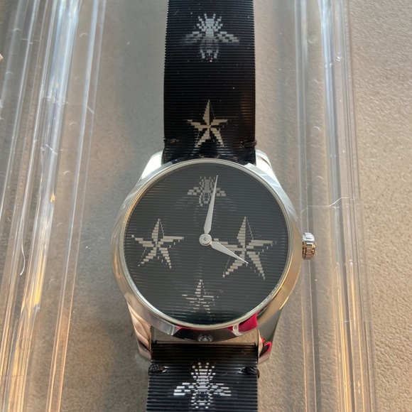 Authentic New GUCCI G-Timeless Bee and Star Motif Black Dial Leather Strap main image 10